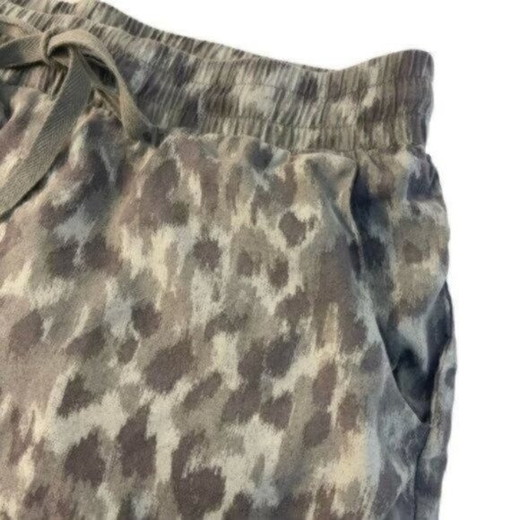 Anthropologie Cloth & Stone Animal print with Pockets Joggers size medium - Picture 8 of 11